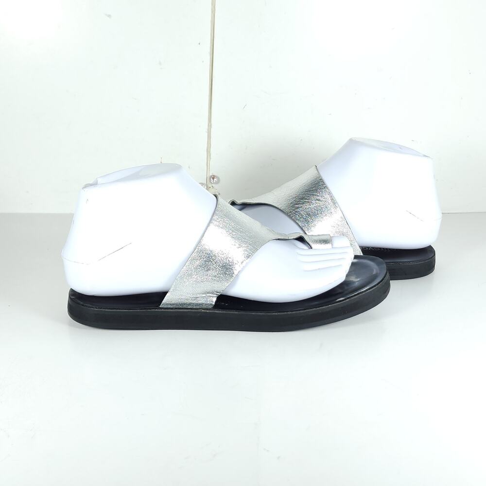 Jeffrey Campbell Women's US 6? Sliver Metallic Leather Toe Post Flat Sandals - Picture 9 of 16